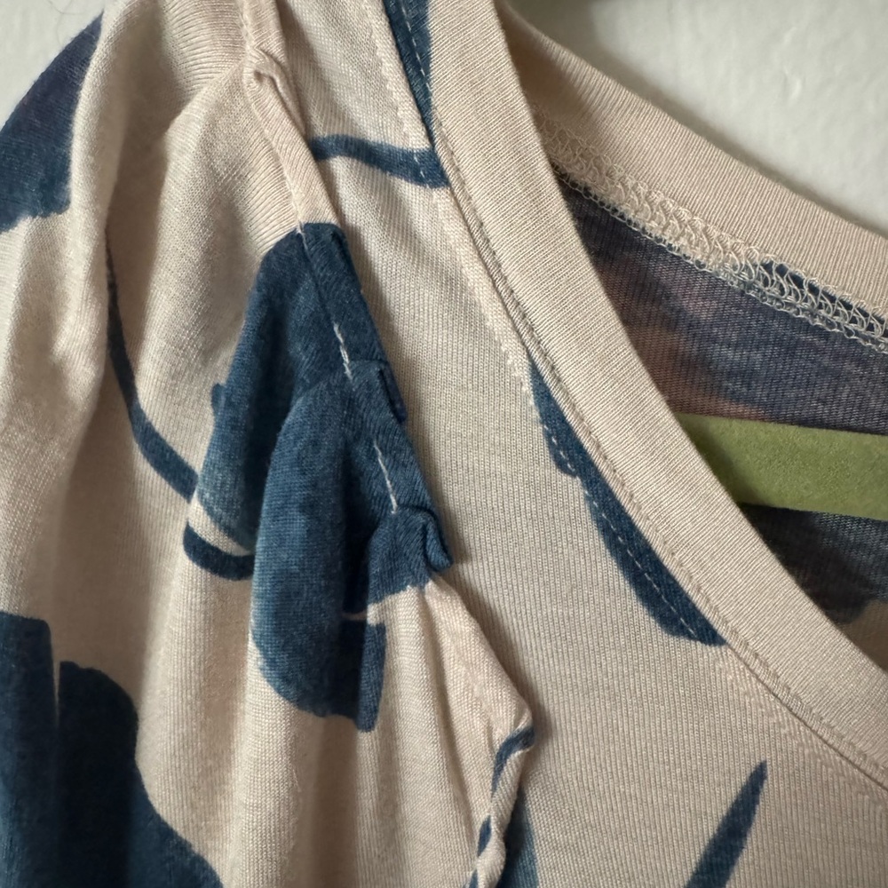 Simply Vera Vera Wang Navy and Cream Floral Long Sleeve Top - Picture 4 of 4